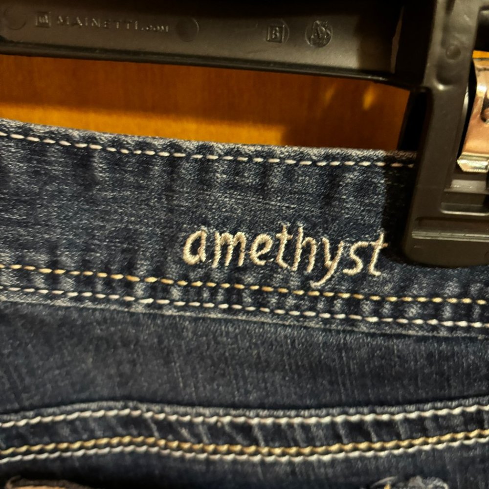 Amethyst Women's Jean Shorts Size: 0 Raw Hem - Picture 9 of 11